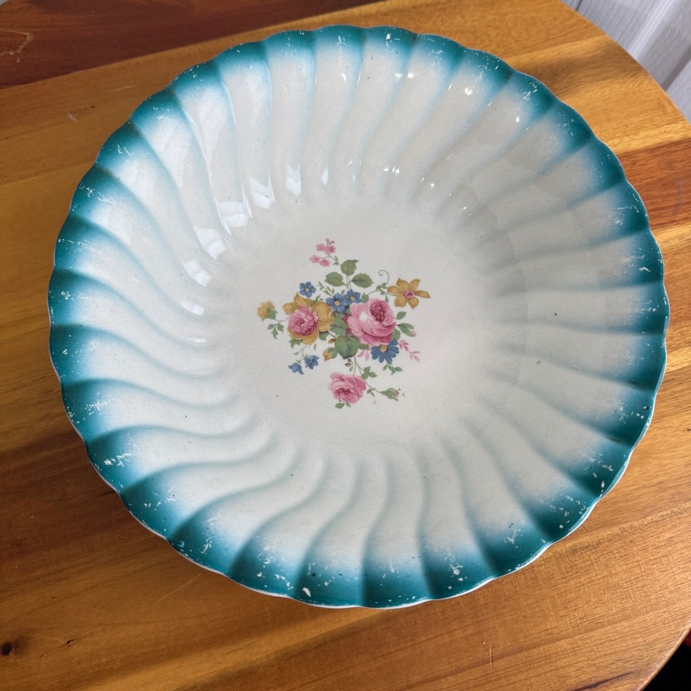 Home Laughlin Pennsylvania shape swirl bowl